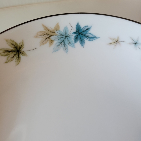 Vintage Grant Crest Four Seasons Bowl ~ MCM ~ Pretty Blue & Tan Leaf Pattern - Picture 2 of 9